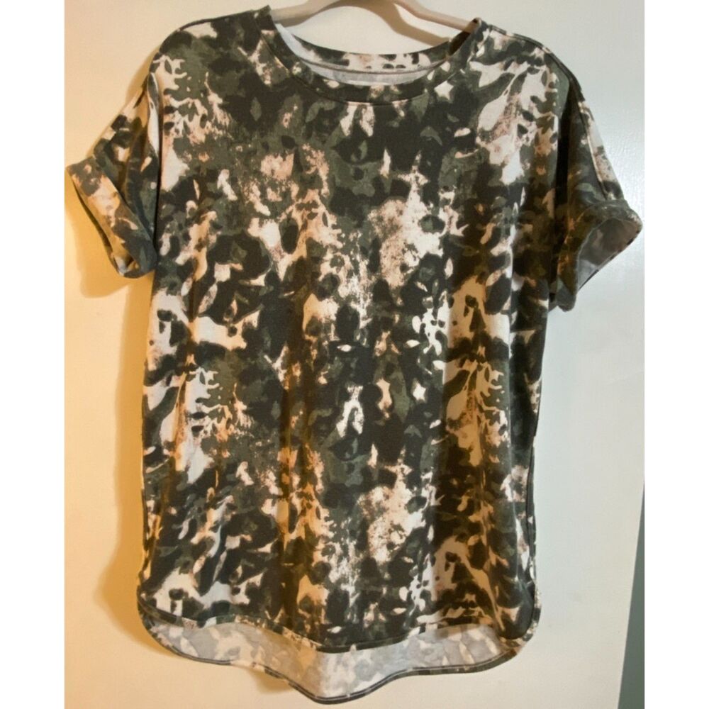 New Directions Short Sleeve Scoop Neck Camo Women's Sz Medium
